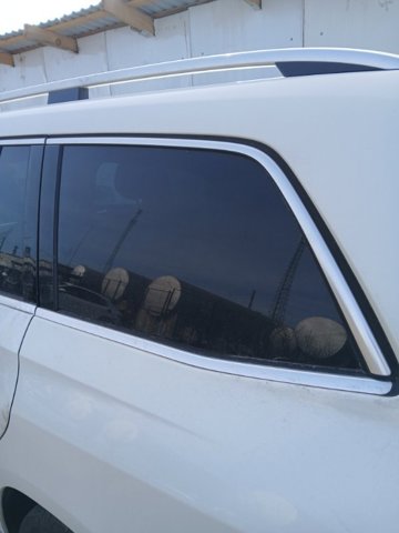 Куточок задніх лівих дверей A1666700349 MERCEDES