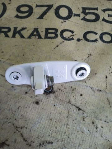 Петля задніх правих дверей A1667300237 MERCEDES