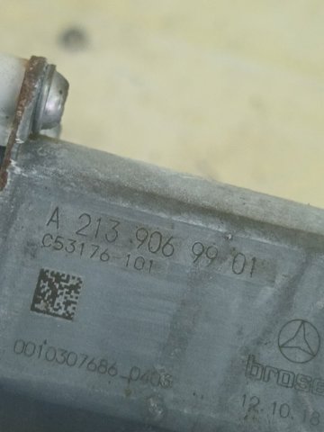 Мотор склопідйомника водійських дверей A2139069901 MERCEDES