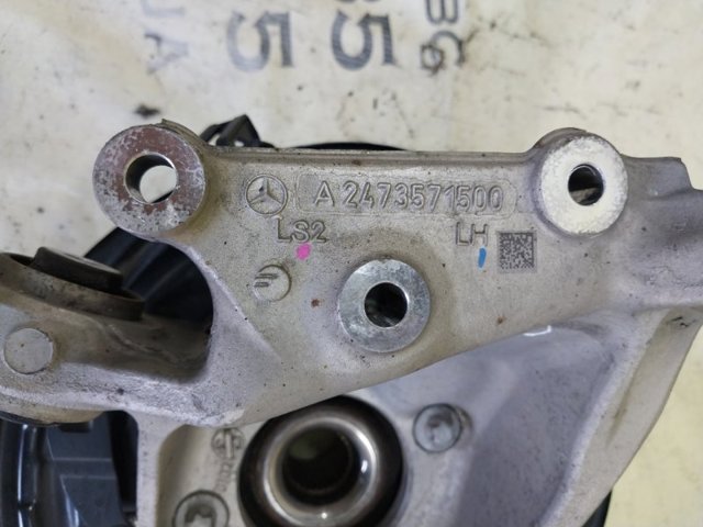 Цапфа поворотного кулака A2473502300 MERCEDES