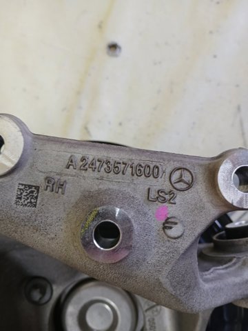 Цапфа - поворотний кулак заднім виходом, A2473502400 MERCEDES