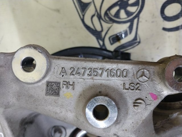 Цапфа поворотного кулака A2473502400 MERCEDES