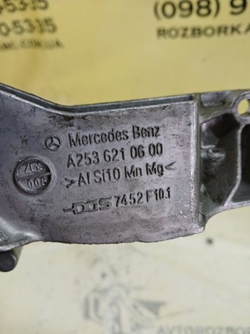 Кронштейн передньої панелі, правий A2536210600 MERCEDES