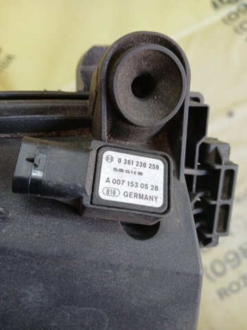 Корпус повітряного фільтра, лівий A2760903901 MERCEDES