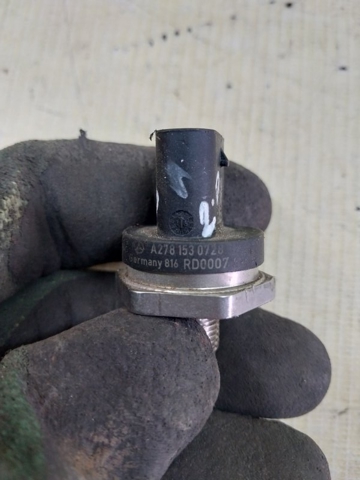 Датчик тиску палива A2781530728 NISSAN