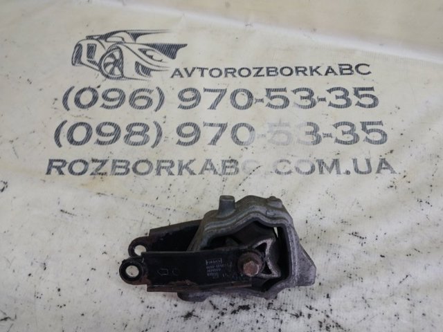 Подушка (опора) двигуна, нижня BJ326L063AA LAND ROVER