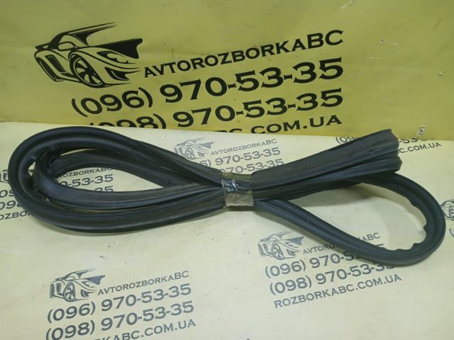 Ущільнювач задніх 3/5-й двері KB7W62761 MAZDA