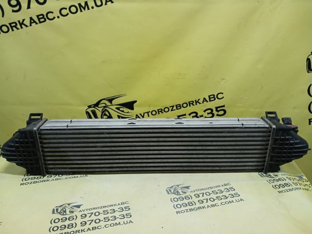 Радіатор інтеркулера LR031467 LAND ROVER