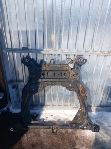 Підрамник передній LR072058 LAND ROVER
