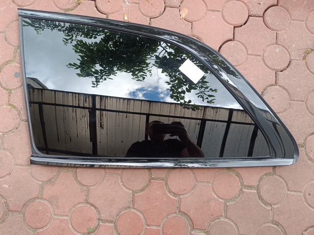Скло кузова/багажного відсіку, ліве 1676700501 MERCEDES