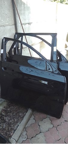 Пасажирські передні двері 2537200405 MERCEDES