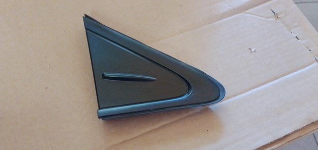 Молдинг переднього правого крила 6011702230 TOYOTA
