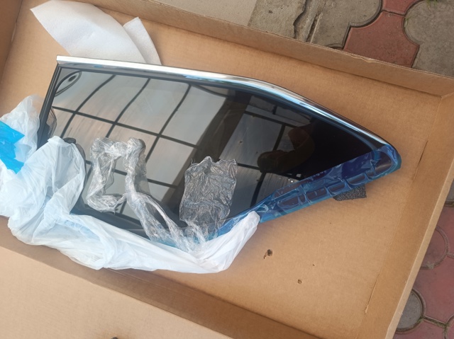 Стукло багажника, праве 627100E190 TOYOTA