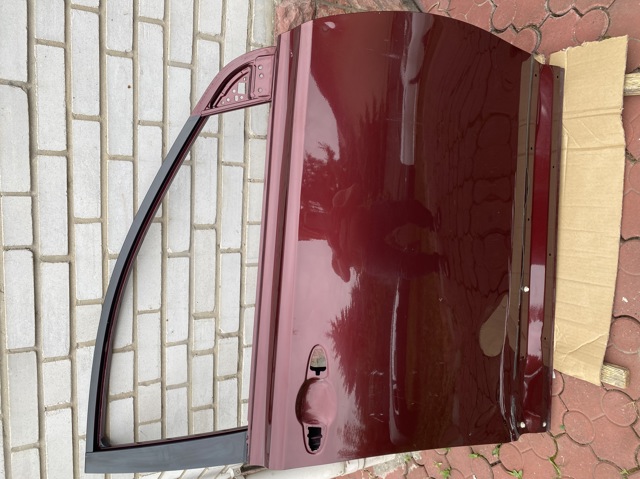 Дверка передня права 6700142140 TOYOTA