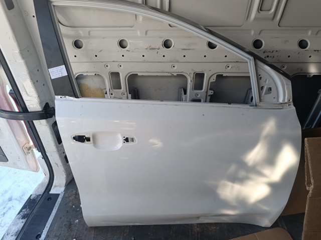 Дверка передня права 76004F1000 HYUNDAI