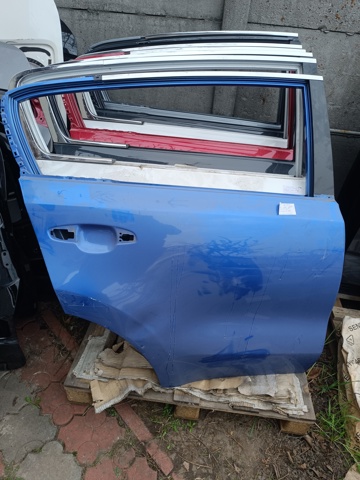 Двері задні в зборі 77004F1000 HYUNDAI