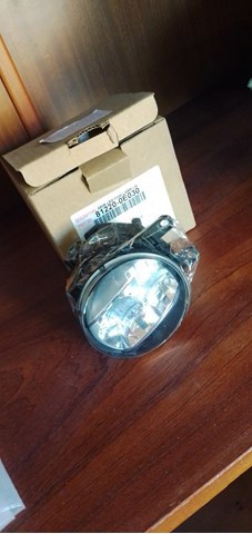 Протитуманка ліва 812200E030 TOYOTA
