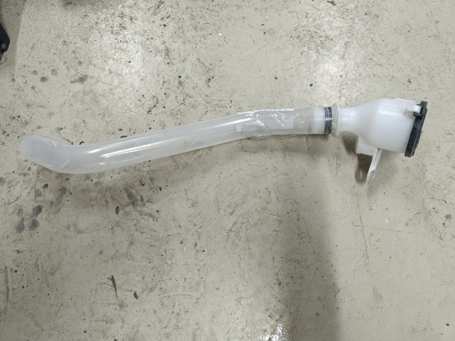 Горловина бачка омивача 8530142031 TOYOTA