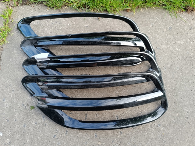 Ободок/окантовка фари противотуманной задньої, правий 86658F1500 HYUNDAI