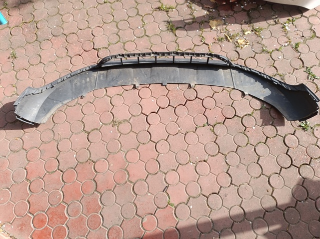 Захисна губа бампера переднього 8U0807061 VAG