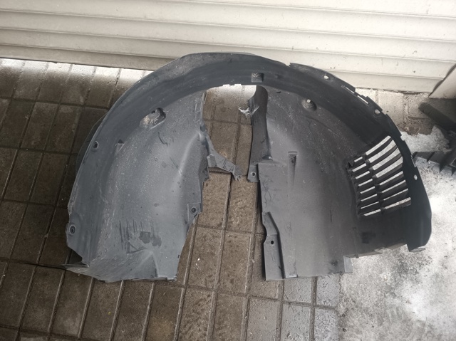 Підкрилки передні праві 9858960880 PEUGEOT