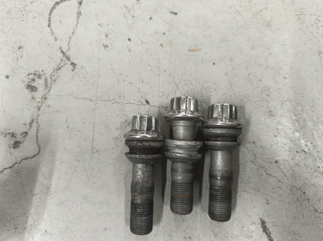 Колісний болт A0009904518 MERCEDES
