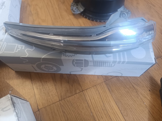 Покажчик повороту дзеркала, лівий A0999067101 MERCEDES