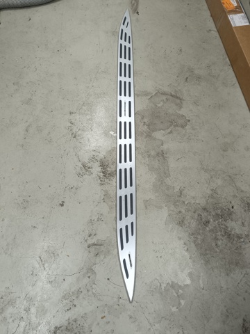 Накладка підніжки A1676904702 MERCEDES