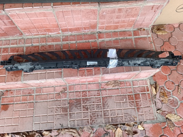 Кронштейн бампера заднього, центральний A1678800701 MERCEDES
