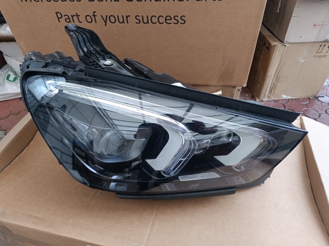 Фара основна права A1679064204 MERCEDES