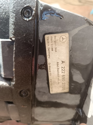 Подкрильнікі переднього крила, правий A2226902705 MERCEDES