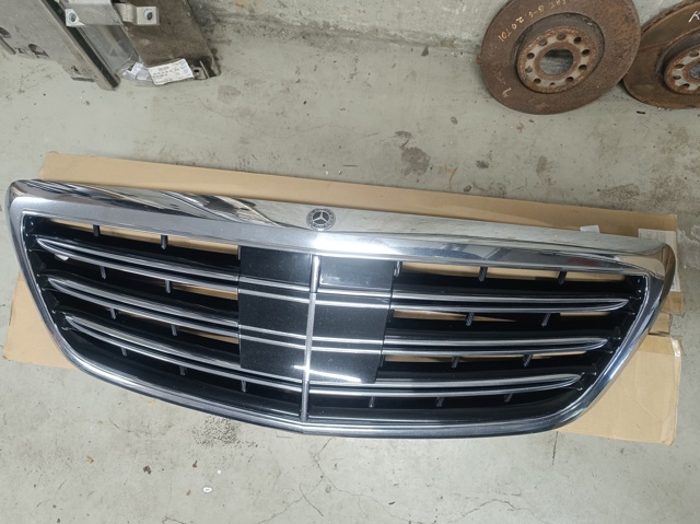Облицювання радіатора A2228802500 MERCEDES