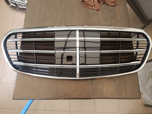 Облицювання радіатора A22388041009040 MERCEDES