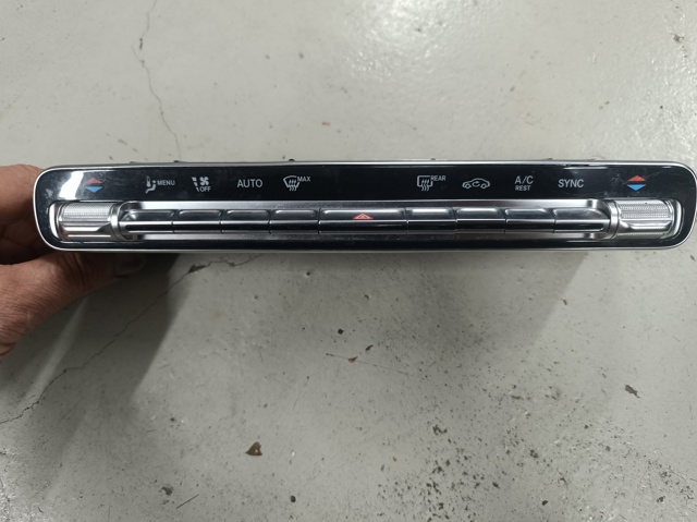 Блок кнопок центральної консолі A2479056703 MERCEDES