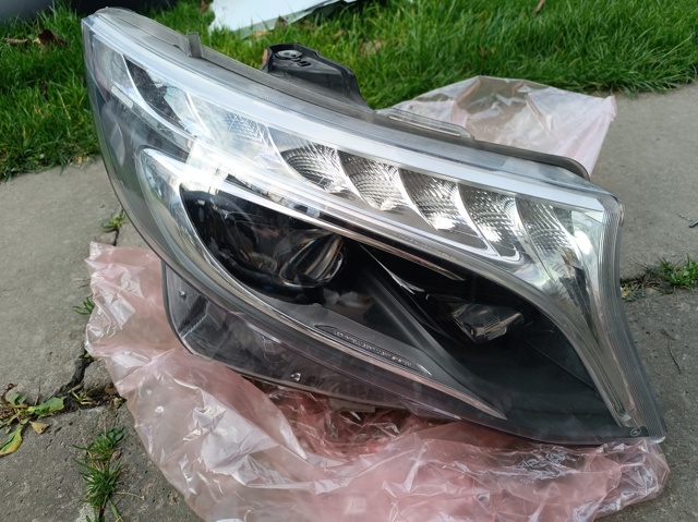 Основна фара - вставка A4479061901 MERCEDES
