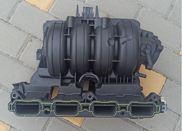 Колектор впускний 283102GGA0 HYUNDAI