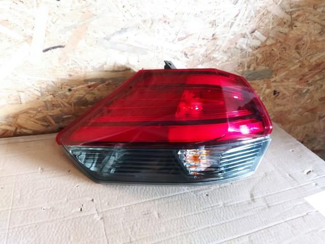 Задня ліва зовнішня фара 265556FP0A NISSAN