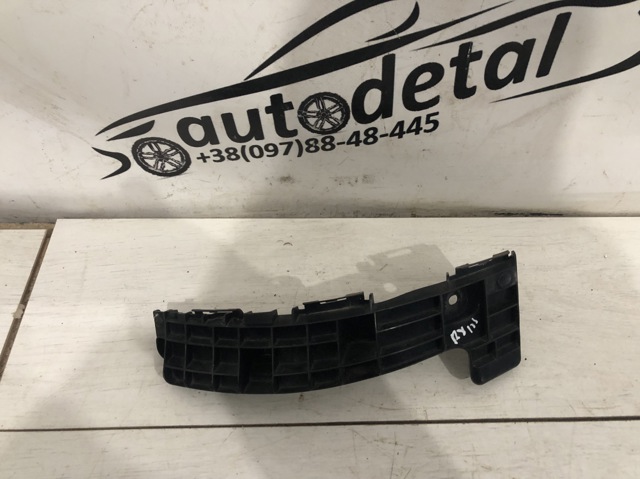 Кронштейн бампера заднього, правий 5215548030 TOYOTA