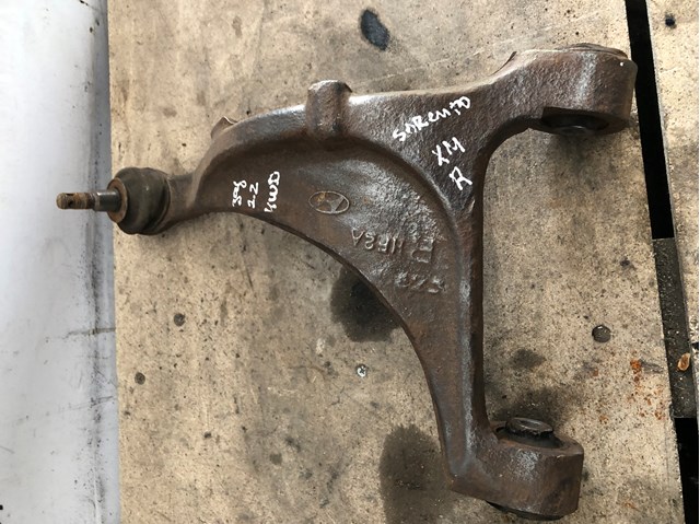 Балансир підвіски задній правий 552402B100 HYUNDAI