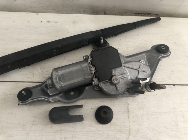 Склоочисник дверей задка 8513048030 TOYOTA