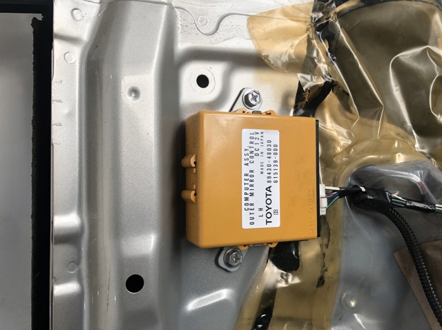 Блок управління дзеркалами заднього виду 8943048030 TOYOTA