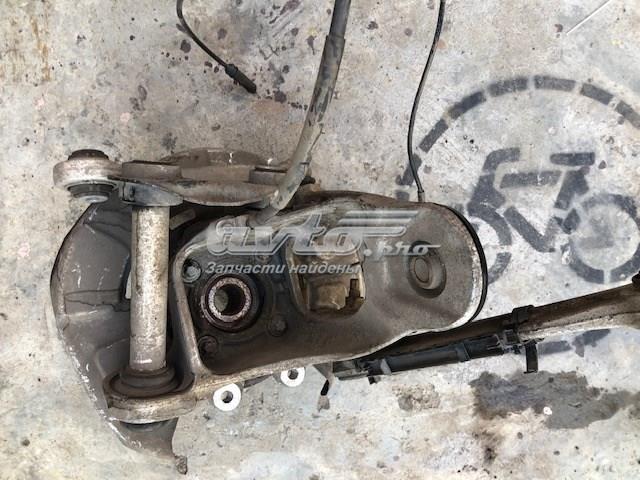 Цапфа поворотна права 33326770982 BMW