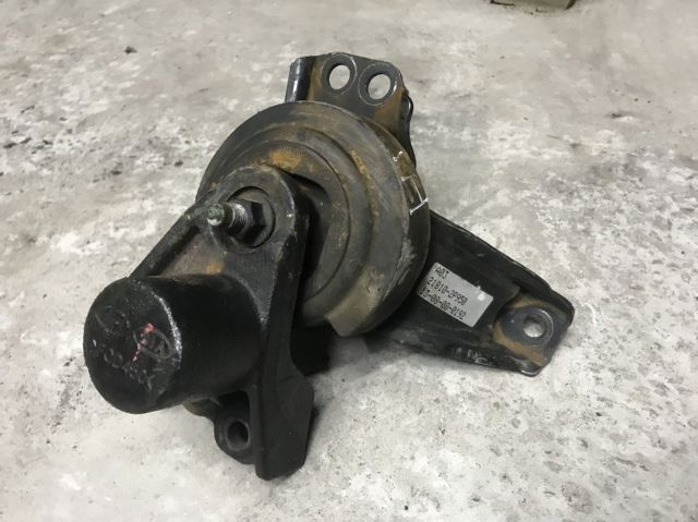 Права подушка двигуна 218102P950 HYUNDAI
