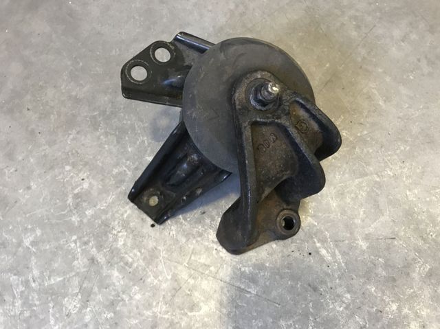 Права подушка мотора 21810F1000 HYUNDAI