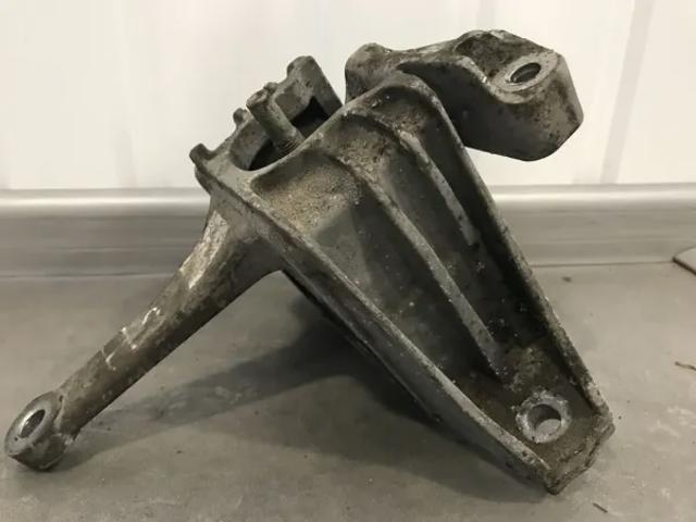 Права подушка мотора 21810G2000 HYUNDAI