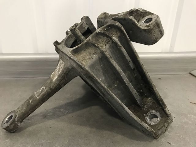Права подушка двигуна 21810G2000 HYUNDAI