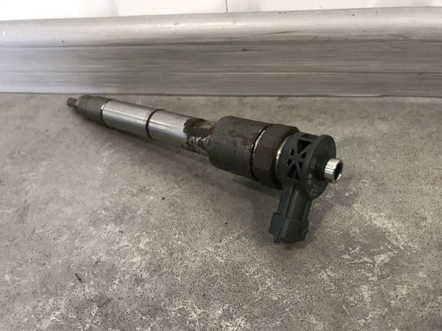 Форсунка дизельна в зборі, розпилювач + тримач 338002F610 HYUNDAI