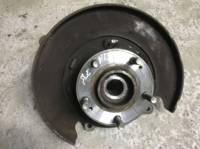 Цапфа поворотна ліва 527102W100 HYUNDAI