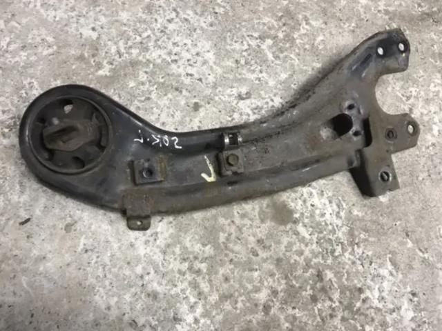 Важіль/тяга задньої підвіски подовжній нижній, правий 552802P410 HYUNDAI