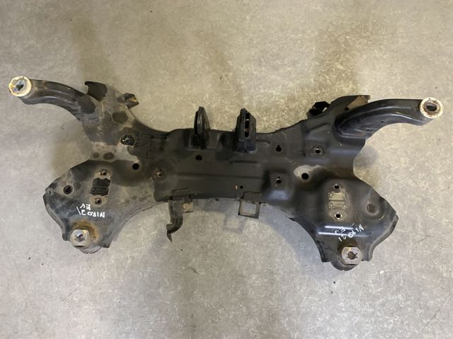 Підрамник двигуна 62405Q4000 HYUNDAI